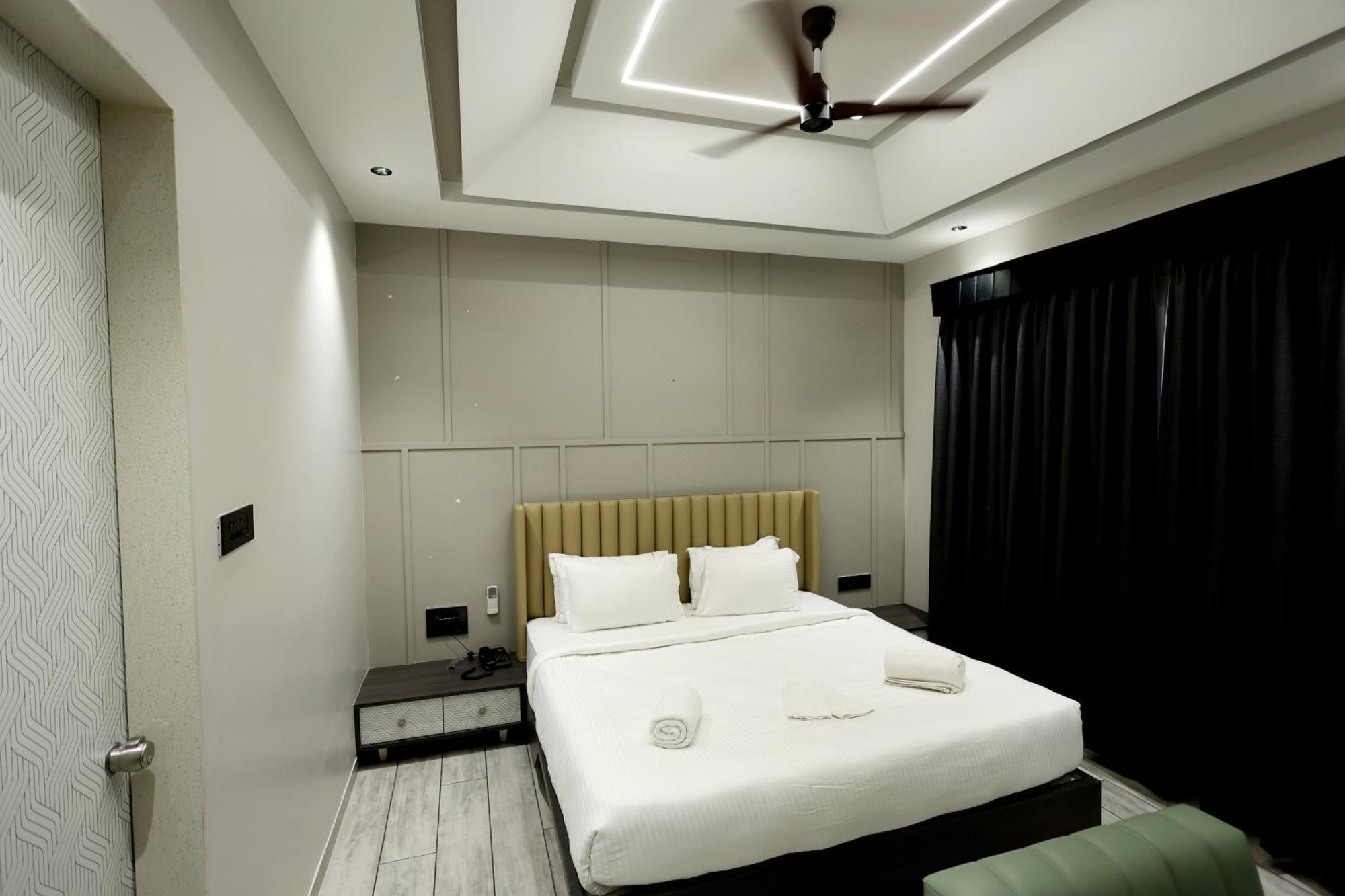 Hotel Statusinn, Ichalkaranji 외부 사진