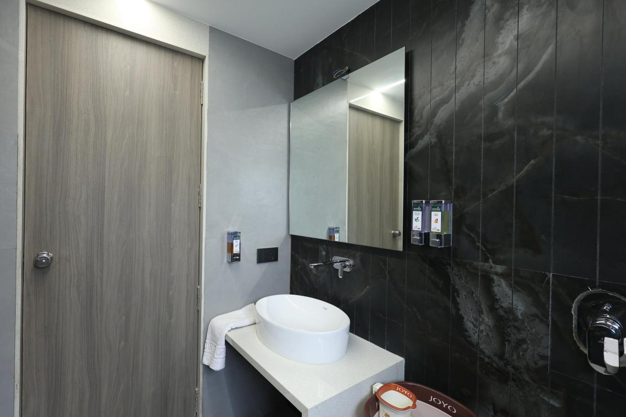 Hotel Statusinn, Ichalkaranji 외부 사진