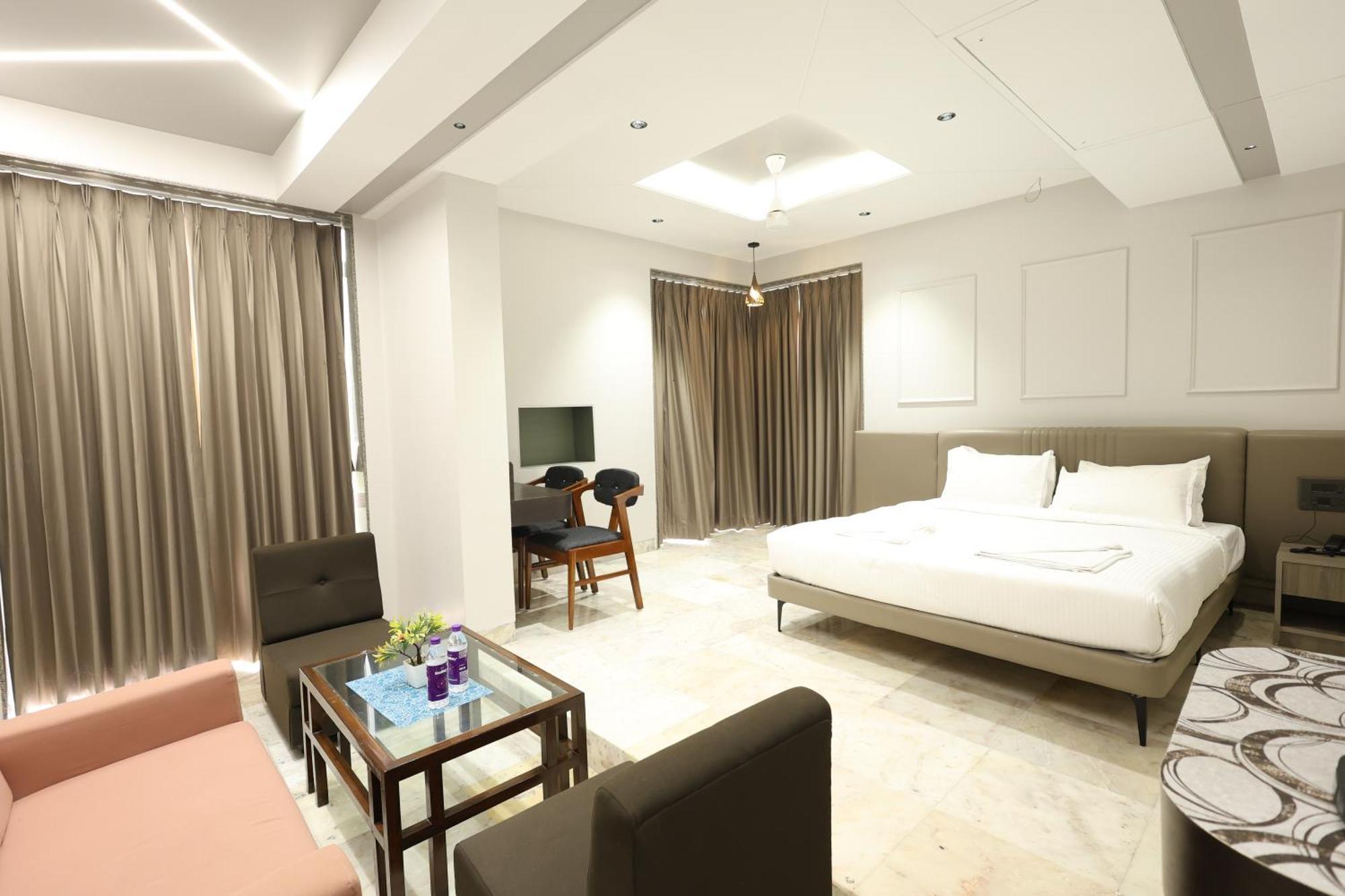 Hotel Statusinn, Ichalkaranji 외부 사진