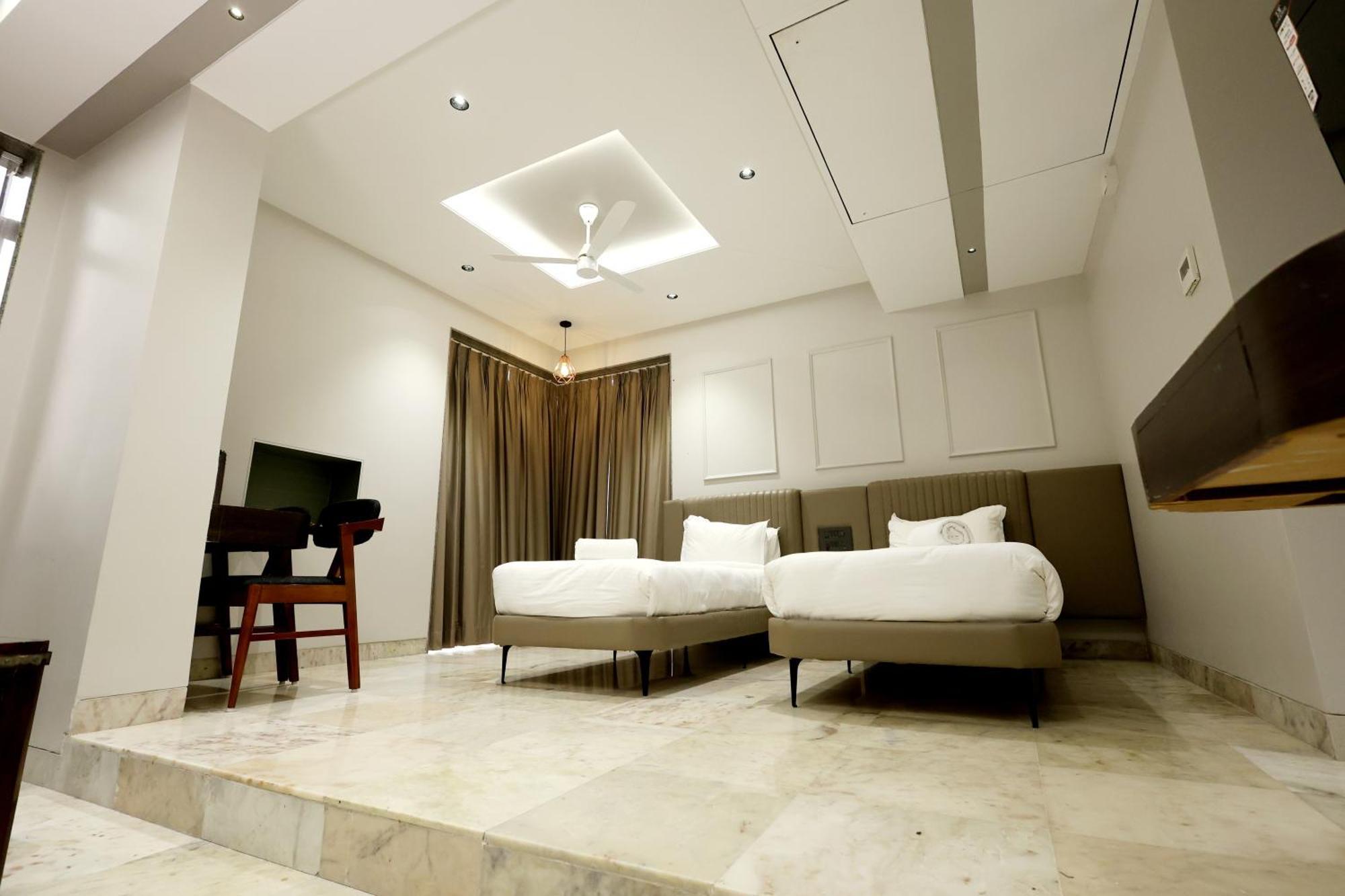 Hotel Statusinn, Ichalkaranji 외부 사진