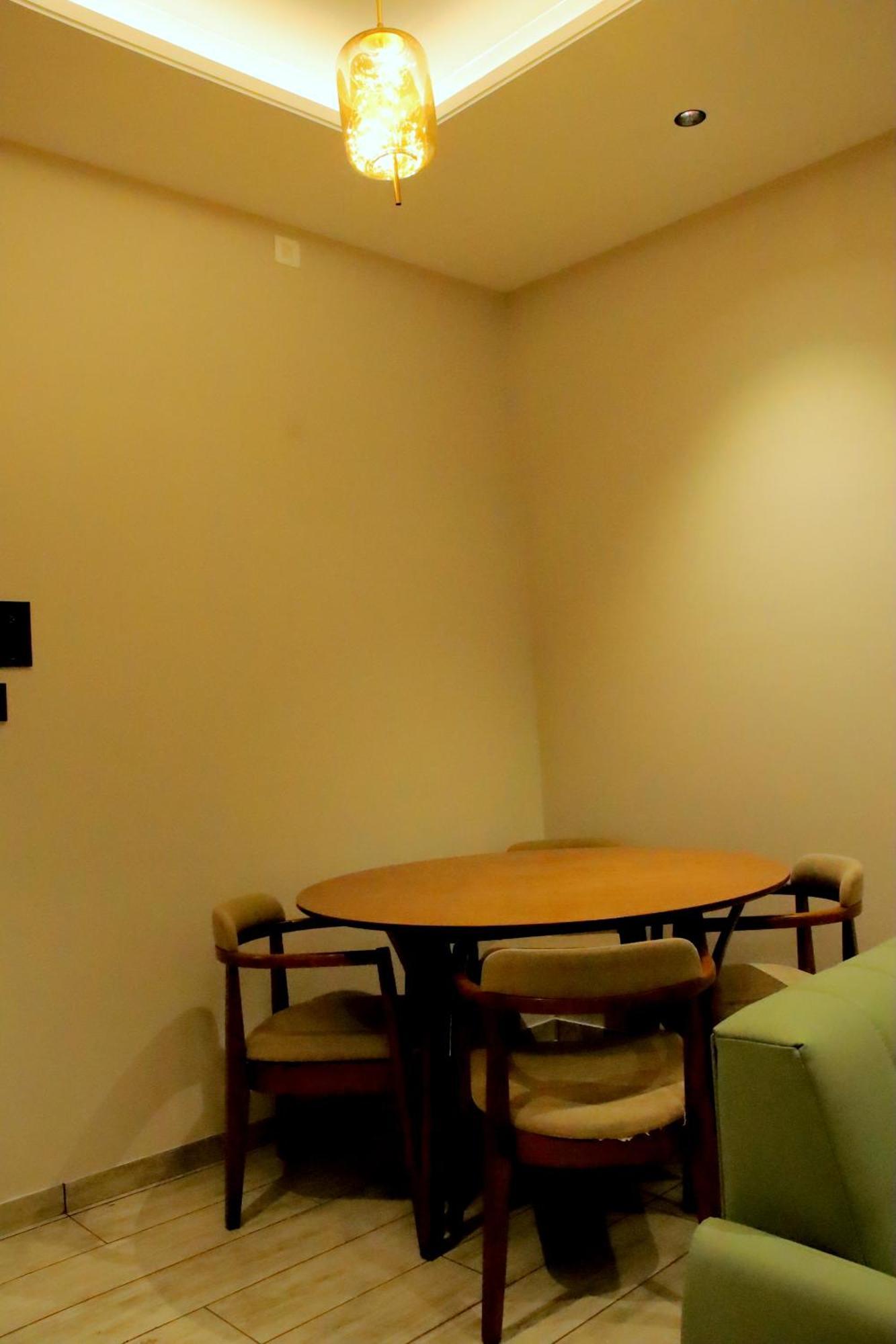 Hotel Statusinn, Ichalkaranji 외부 사진