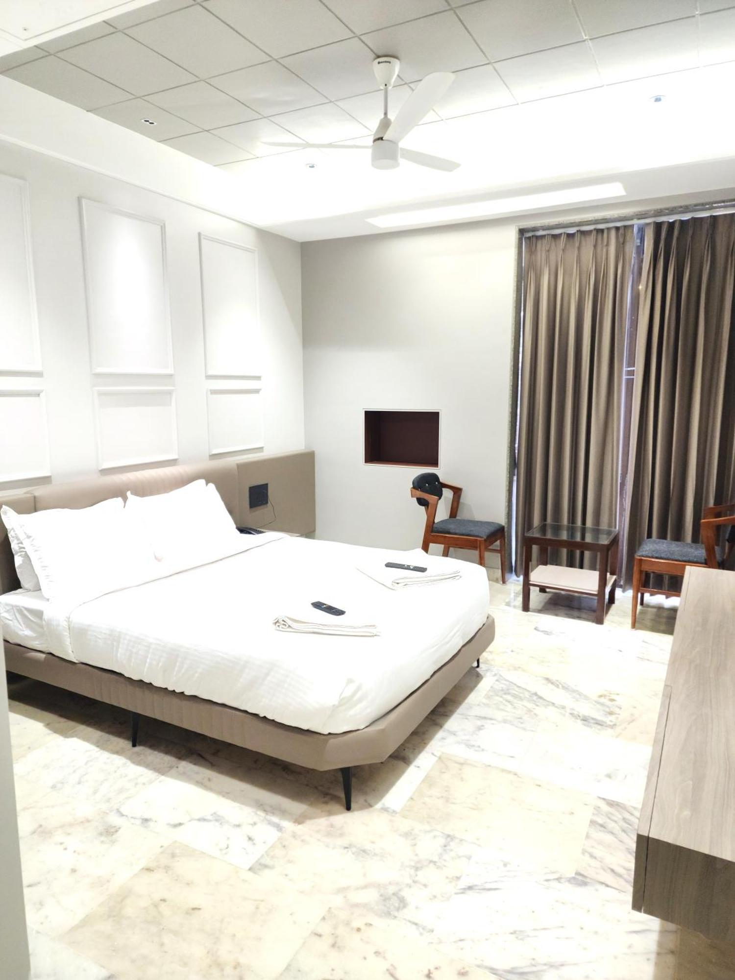 Hotel Statusinn, Ichalkaranji 외부 사진