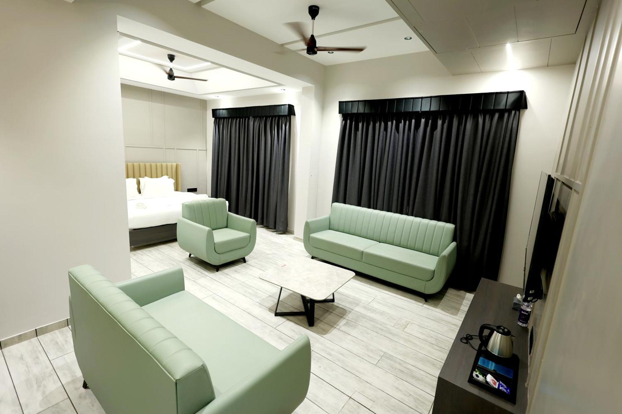Hotel Statusinn, Ichalkaranji 외부 사진