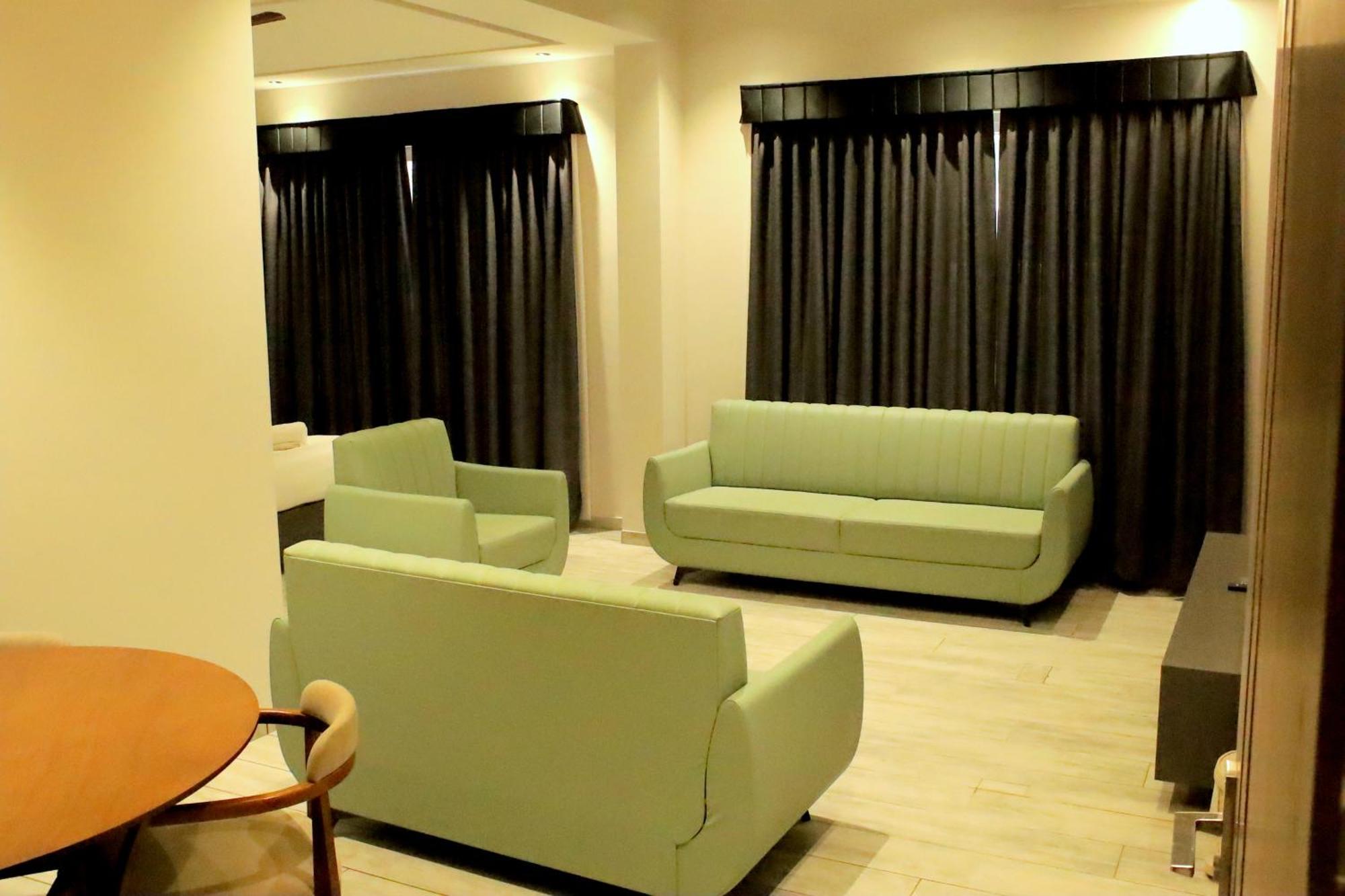 Hotel Statusinn, Ichalkaranji 외부 사진
