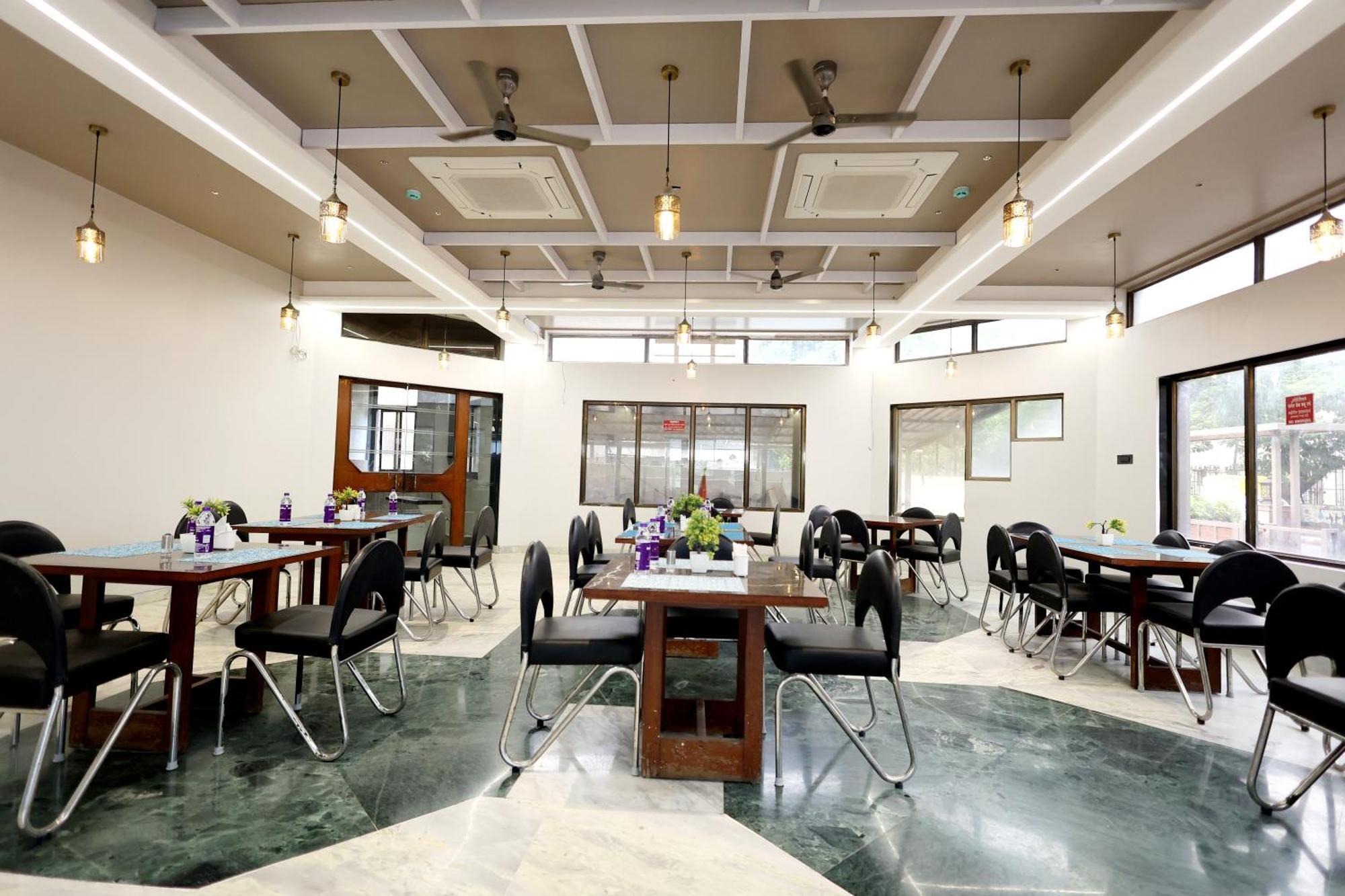 Hotel Statusinn, Ichalkaranji 외부 사진